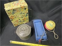 Box, Small Metal Lunch Pail, Rattle And Metal