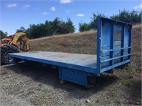 16' FLATBED WITH LIFT GATE