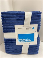 Room Essentials Full/Queen Blanket