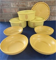 VINTAGE TUPPERWARE CANNISTERS & BOWLS