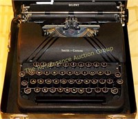 1940s Smith-Corona Silent Typewriter w/ Case