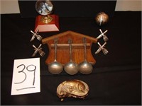 Antique Ornate Jewelry Holder, 4 Pld. Napkin