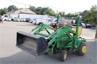 John Deere 425 Tractor w/loader & mower