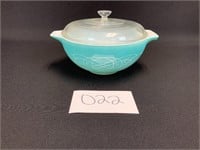 Pyrex Turquoise Swirl Bowl with lid