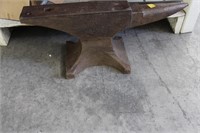 200 LB ANVIL - HAS A CRACK