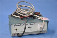 Heath Schlumberger 12 V, 15 amp battery charger