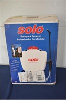 Solo 4 gal backpack sprayer (near new)