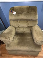 NICE RECLINER CHAIR NICE CONDITION