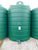 3,000 gallon green poly tank,
