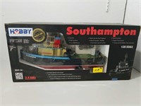 HOBBY ENGINE SOUTHAMPTON REMOTE CONTROLLED BOAT