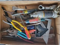 TRAY- JACK STAND, TOOL SET, MISC HAND TOOLS