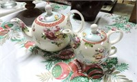 Pair Teapots