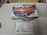 1953 Ford Victoria 1:25 Scale Model Kit
