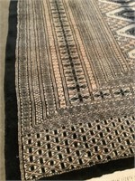Beautiful Vintage Hand Knotted Wool Rug