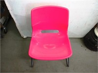 Chaise en plastique rose