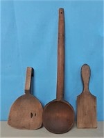 ASSORTMENT OF COUNTRY KITCHEN WOODENWARE