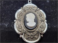 Vintage Silver Toned Chain Black-White Cameo 14inL