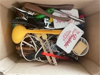 Box of misc kitchen items