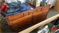 5' X 18" X 32" Tall Chest Of Drawers W/ 7 Drawers