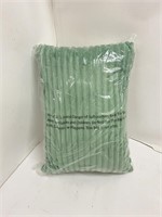 (6x bid) Green 14"x20" Throw Pillow