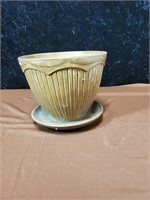 McCoy pottery planter approx 6 inches tall