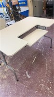 White computer desk 4ft x 2 1/2ft wide with