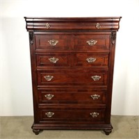 (6) Drawer Chest of Drawers
