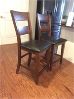 2 bar stool chairs