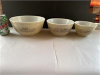 Pyrex nesting bowls & lidded bowl