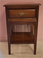 One-drawer Night Stand / Side Table