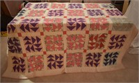 Vintage Hand & Machine Sewn Pinwheel Pattern Quilt
