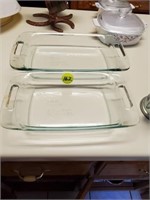 PAIR OF GLASS BAKING DISHES