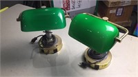 2 antique-style lamps