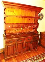 Vintage Colonial Style Hutch