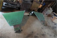 VERY GOOD SET OF JOHN DEERE FLAT TOP FENDERS