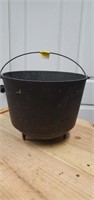 Cast hanger pot