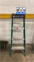 Louisville 4’ Fiberglass Stepladder