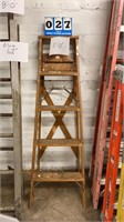 Wooden 5’ Stepladder