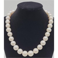 A Fine String of South Sea Pearl Necklace 12-15 M