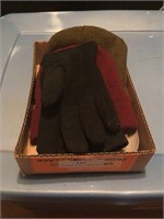 Box w/Knit Hats & Suede Gloves