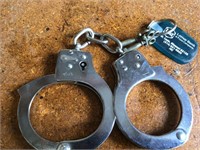Novelty handcuffs