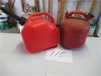 2 GAS CAN (2.5 GAL)