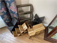 LOT OF WOODEN DECOR