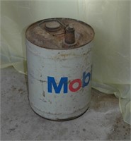 vintage mobil 5 gallon oil can