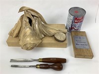 Sculpture en bois & ensemble de ciseaux à bois