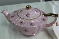 SADLER # 2353 vintage Ditsy Rose beautiful teapot