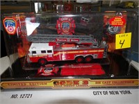 FDNY Harlem/Hilton Ladder 28--Code 3