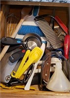 Contents of drawer, Kitchen gadgets