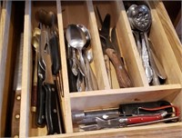 Contents of drawer, Kitchens utensils
