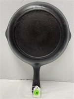 NO.5 8 1/2" CAST IRON SKILLET WITH HEAT RING